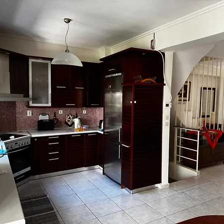 Σπίτι διακοπών Πανέμορφη τριόροφη μεζονέτα σε οικισμό Περαία