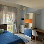 πανέμορφη τριόροφη μεζονέτα σε οικισμό