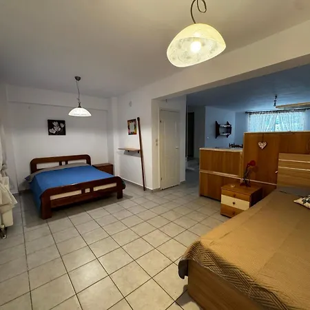 Πανέμορφη Τριόροφη Μεζονέτα Σε Οικισμό *