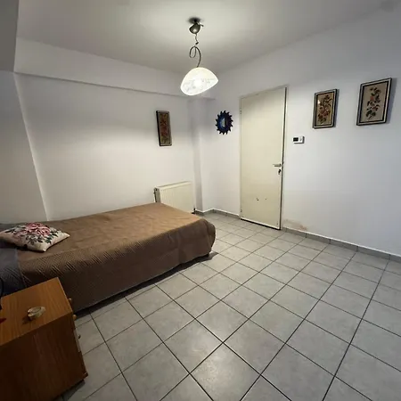 Πανέμορφη τριόροφη μεζονέτα σε οικισμό