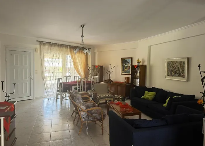 Nyaraló Πανέμορφη Τριόροφη Μεζονέτα Σε Οικισμό