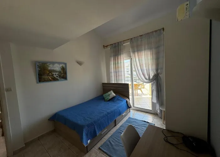 Πανέμορφη Τριόροφη Μεζονέτα Σε Οικισμό Nyaraló *