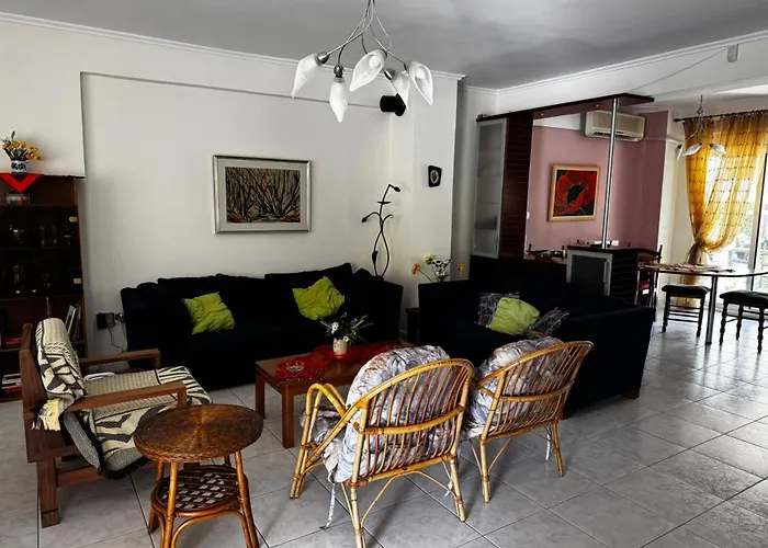 Nyaraló Πανέμορφη Τριόροφη Μεζονέτα Σε Οικισμό Peraía