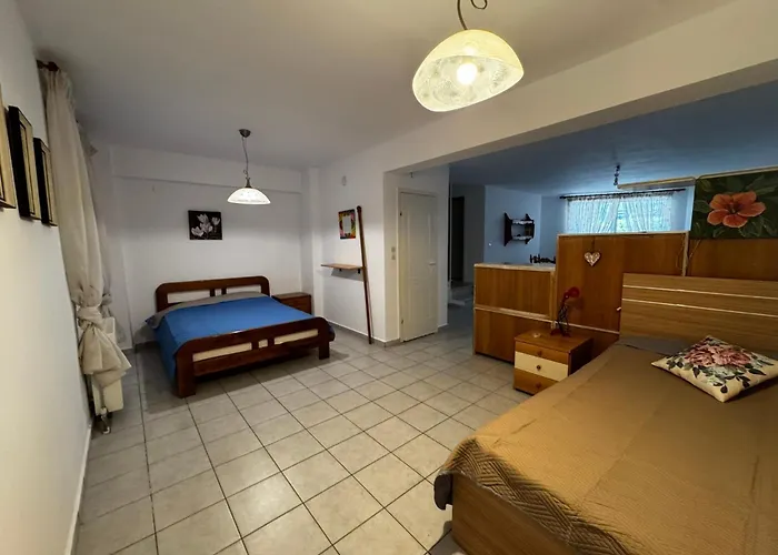 Πανέμορφη Τριόροφη Μεζονέτα Σε Οικισμό *