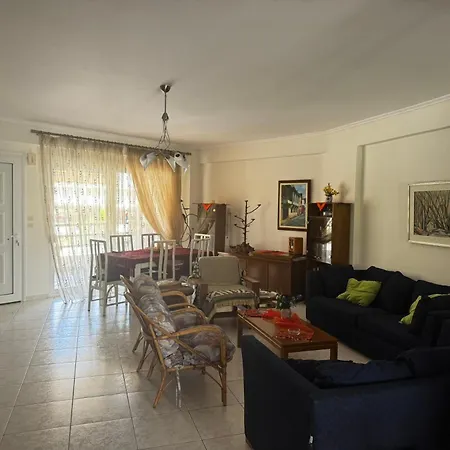 Prázdninový dům Πανέμορφη Τριόροφη Μεζονέτα Σε Οικισμό