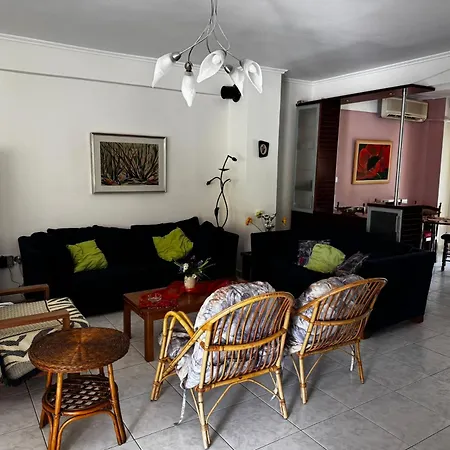 Prázdninový dům Πανέμορφη Τριόροφη Μεζονέτα Σε Οικισμό Peraía